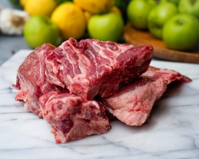 Свинина на кости охлаждённая 1 кг - купить в Будьях Варяш
